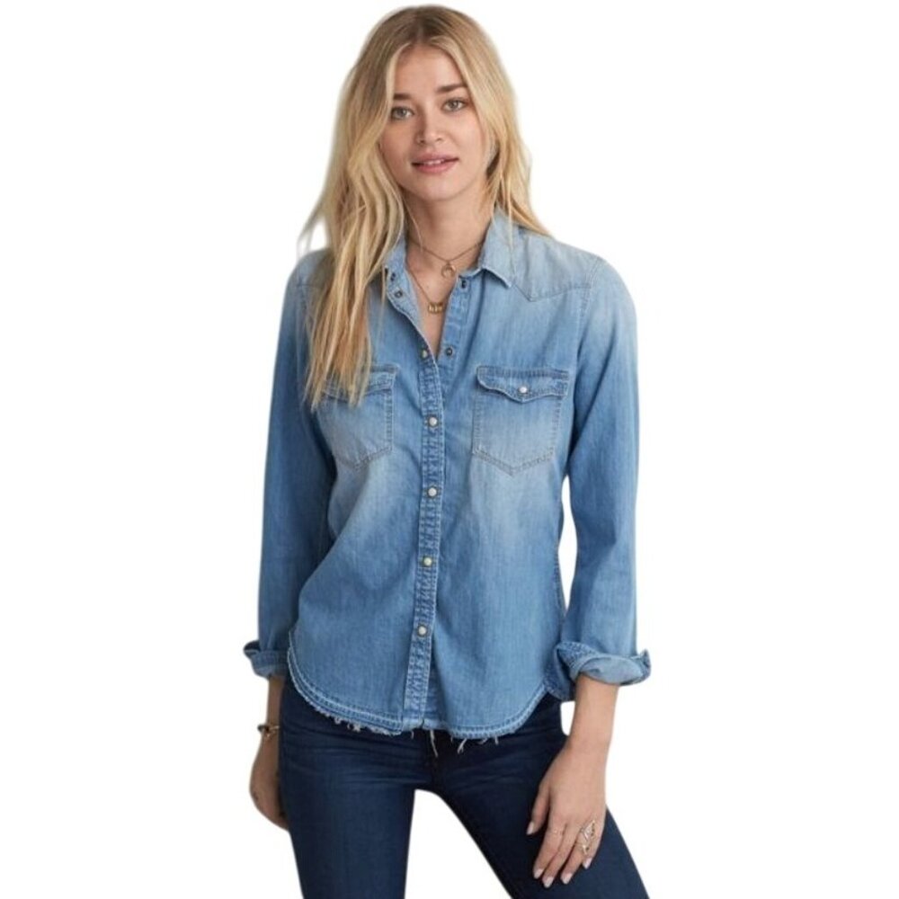 American Eagle Outfitters Boyfriend Fit Button Front Denim Shirt Size Small NWT